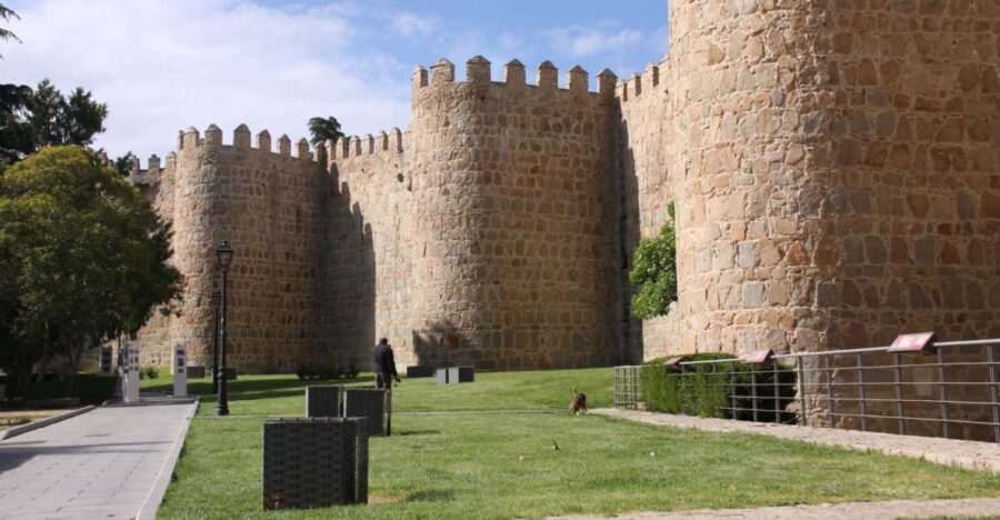 From Madrid: Avila and Segovia Full-Day Tour - The Ávila snack and how to plan food (without surprises)
