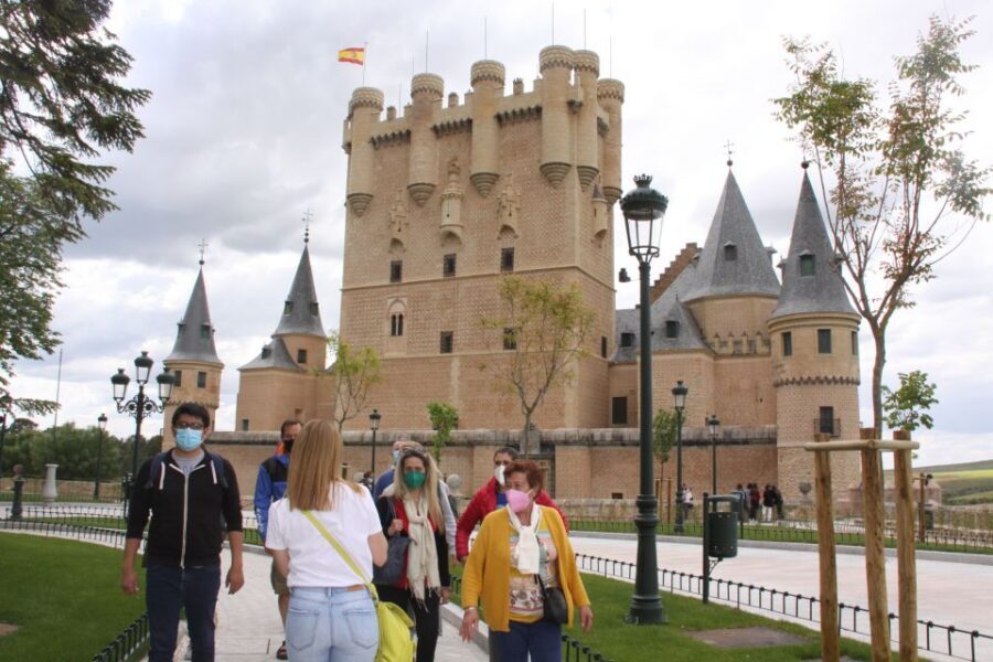 From Madrid: Avila and Segovia Full-Day Tour - Guides, headsets, and how the group actually runs