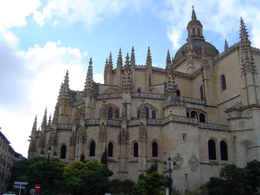 From Madrid: Ávila and Segovia Guided Day Trip - Why this Madrid day trip beats doing Ávila and Segovia solo