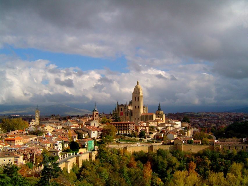 From Madrid: Ávila and Segovia Guided Day Trip - The 11-hour schedule: how to use the bus time wisely