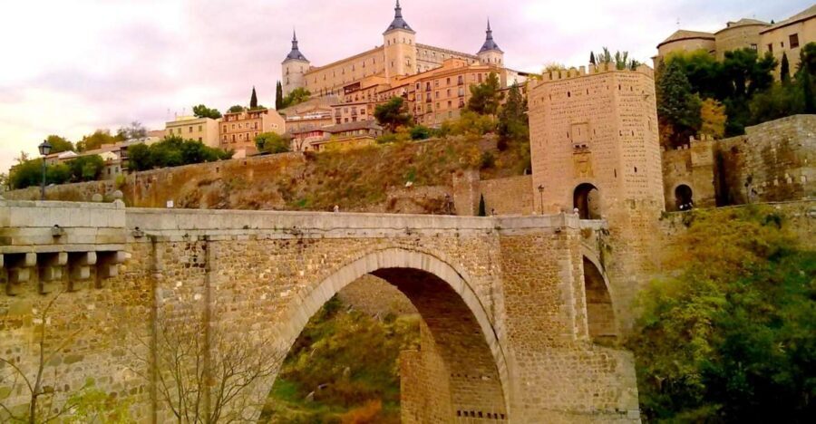 From Madrid: Guided Day Trip to Segovia and Toledo - From Madrid meet-up to the Segovia start line