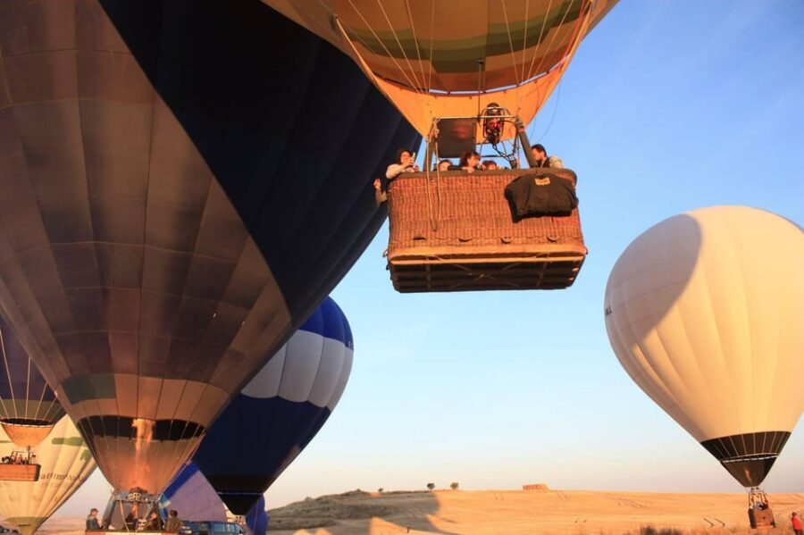 From Madrid: Hot Air Balloon over Segovia with Transfer - Your 1-hour balloon flight: what you’ll notice (and what you can control)