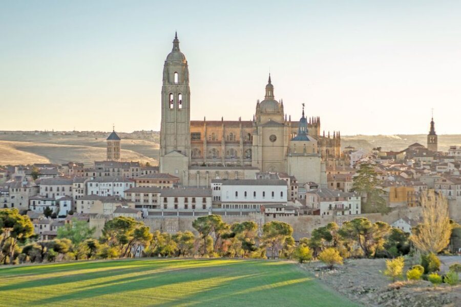 From Madrid: Segovia, Ávila, and Toledo Guided Tour - Alcázar and Aqueduct photos: how to make the best of limited time