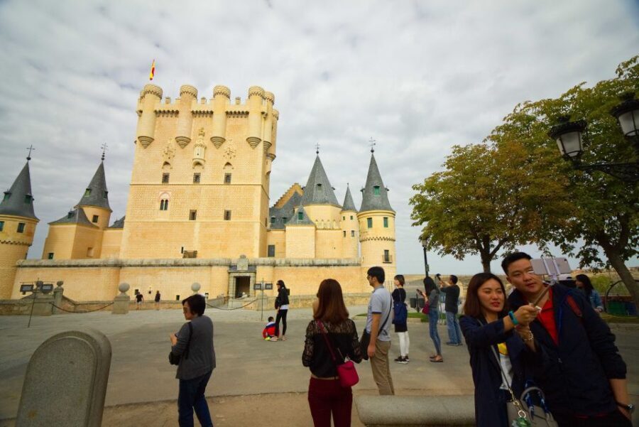 From Madrid: Segovia Guided Afternoon Tour - Plaza de Medina del Campo and San Martín Church (1117)