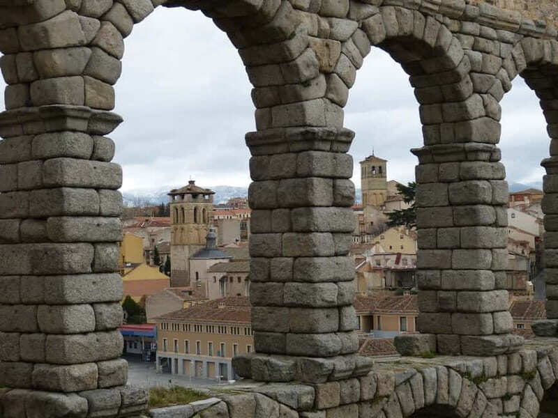From Madrid: Segovia Guided Afternoon Tour - Plaza Mayor and the Cathedral exterior: seeing it without waiting