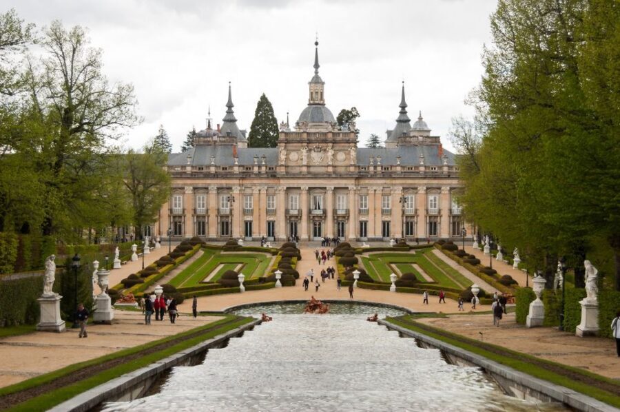 From Madrid: Segovia & La Granja Private Full-Day Tour - Real Sitio de San Ildefonso lunch: local produce break, or free time if you skip it