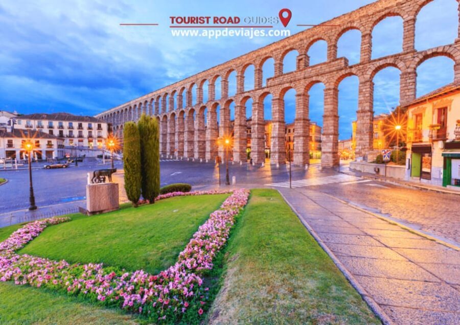 From Madrid: Tour Private Toledo & Segovia - Segovia Cathedral and the Roman Aqueduct: From Gothic to 2nd-Century Engineering