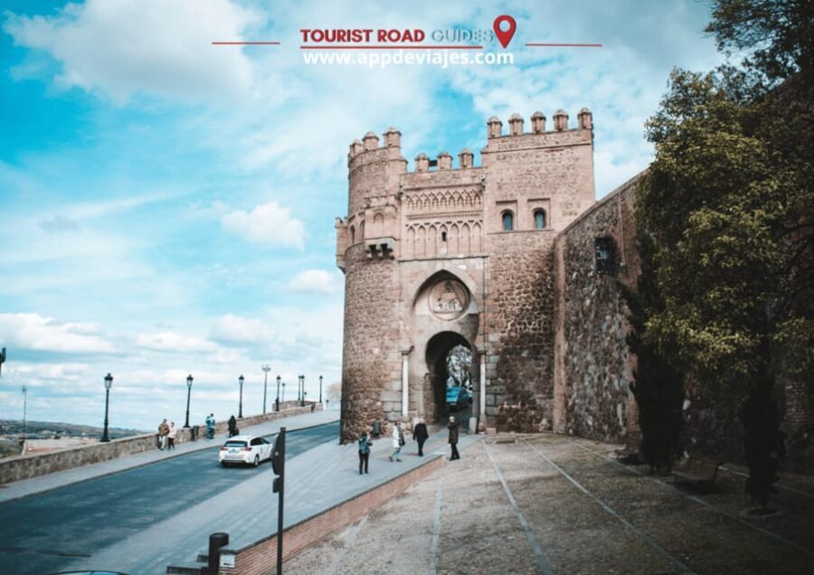 From Madrid: Tour Private Toledo & Segovia - Toledo Start: Plaza Zocodover to the Cathedral Area