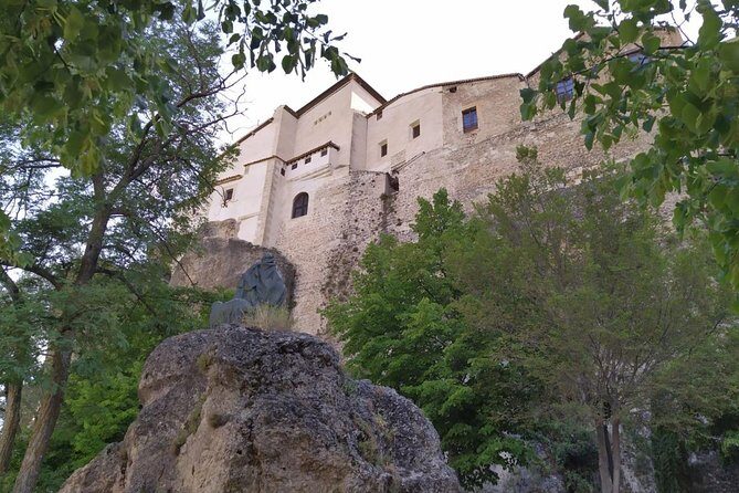 Guided tour: Cuenca + Cathedral - Islamic fortress remains, Torremangana, and the synagogue thread