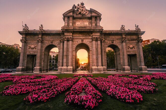 Guided tour of the Madrid of spies - Start at the Antigua Embajada Británica (Fernando el Santo, 16)