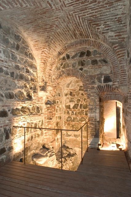 Guided Tour of Underground Toledo - Plaza de Zocodover to the Holy Brotherhood dungeons and Mangas Verdes