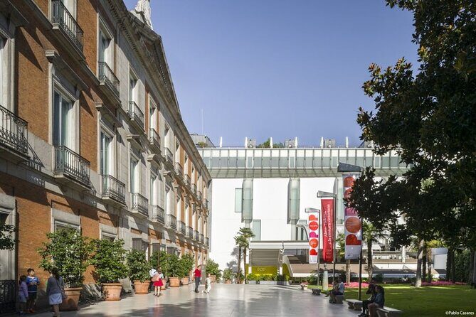 Guided Tour Thyssen Museum Skip the Line - Guides who make the museum feel doable