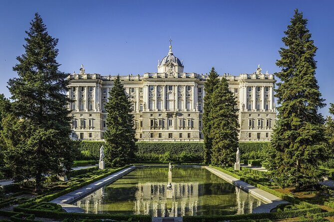 Guided tour to the Royal Palace of Madrid - Why the guide matters here: Rubén, Federico, Davis, and the storytelling effect