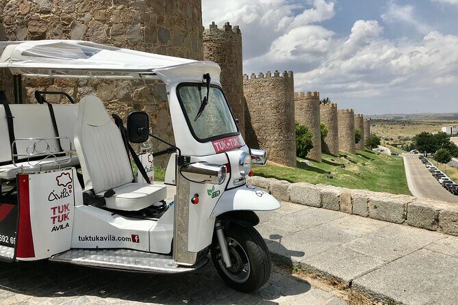 Guided Tuktuk Tour with Stops and Drop-off in Ávila - The guide experience: audio plus a human touch