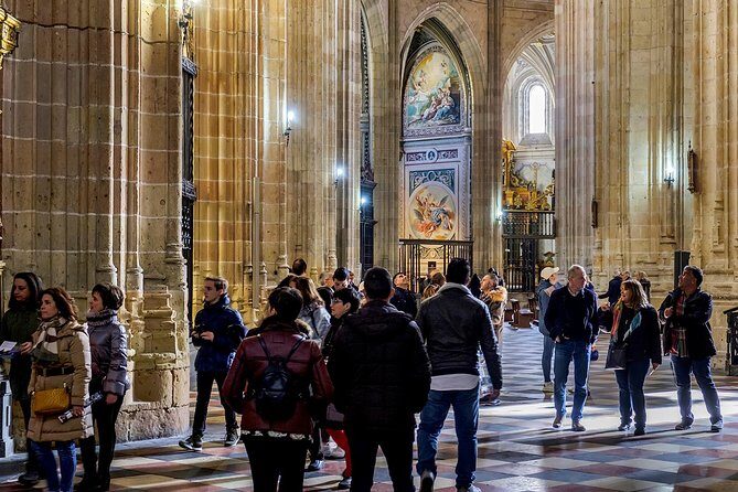 Guided visit "Meet the Lady of the Cathedrals" / Guided Visit to Cathedral - Entering the Cathedral: What You’ll Do Right Away