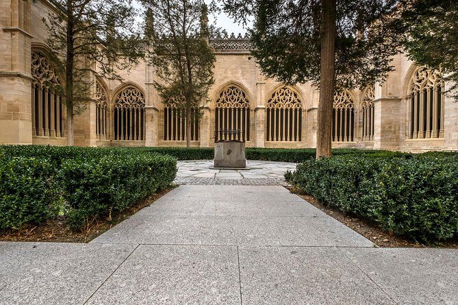 Guided visit "Meet the Lady of the Cathedrals" / Guided Visit to Cathedral - Cloisters and the Religious Garments Exhibition