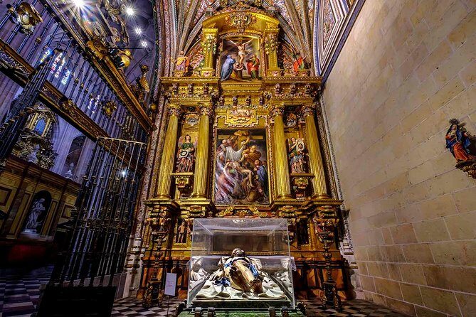 Guided visit "Meet the Lady of the Cathedrals" / Guided Visit to Cathedral - Relics of San Frutos: One Moment You Should Plan to Remember