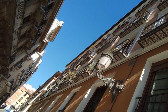 Half-Day Madrid History and Legends Private Walking Tour with Hotel Pick Up - Plaza Mayor: 30 minutes that gives you the center of gravity