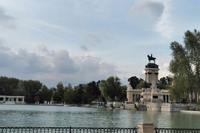 Half Day Private Prado Museum Guided Tour - Puerta de Alcalá: a quick stop with real Neoclassical context