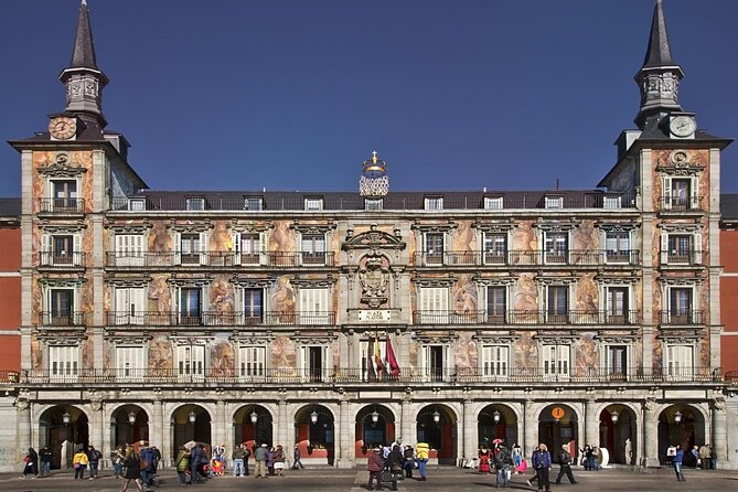 Half-Day Private Tour in Madrid with Art Historian Guide - Almudena Cathedral: A Neo-Gothic Interior With a Modern Twist