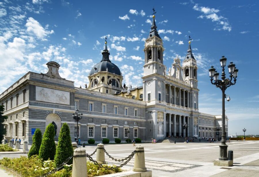 Highlights of Madrid: Walking Tour with Private Guide - San Antonio de la Florida and Jardines del Moro: a pleasant change of tempo