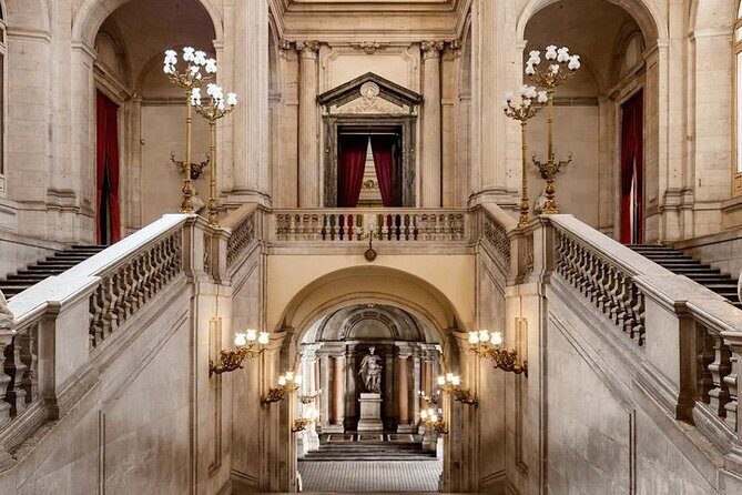 Historical Visit to the Royal Palace Madrid - What the palace symbolizes today: official residence vs real-world use