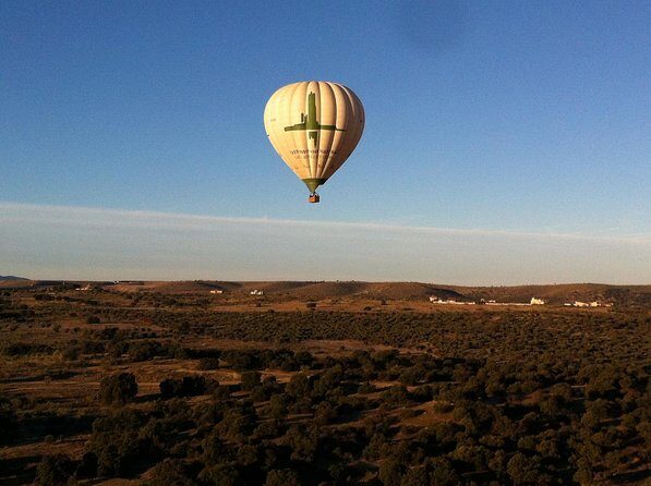 Hot-Air Balloon Ride over Toledo with Optional Transport from Madrid - Space, Seating, and Comfort: Plan for the Basket Reality