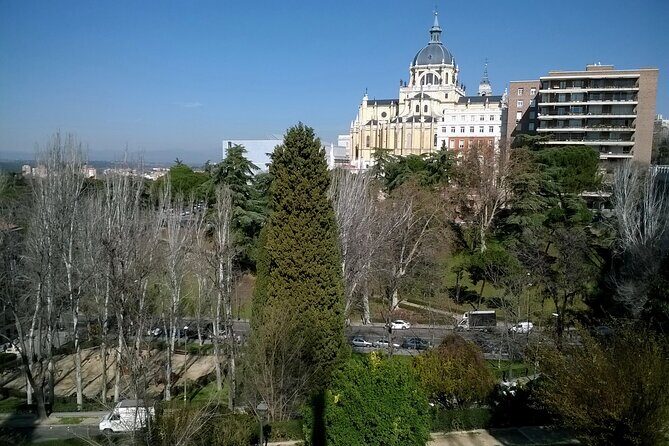 La Latina to Madrid Guided Tour with Breakfast - Almudena and the gardens area: a cathedral story with a twist