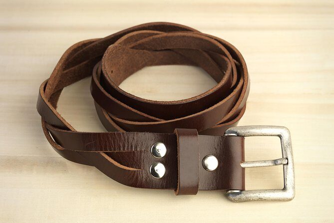 Leathercraft Workshop in the Rastro of Madrid - Choosing Your Project: Wallets, Bags, Glasses Cases, and Custom Ideas