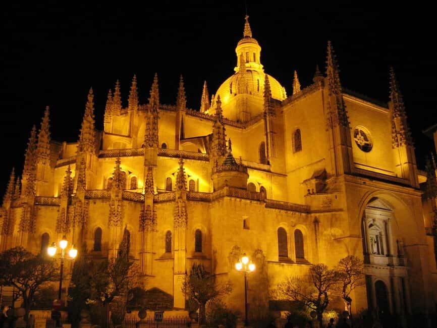Legends and Mysteries of Segovia Tour - Starting point by the Alcázar: get your bearings fast