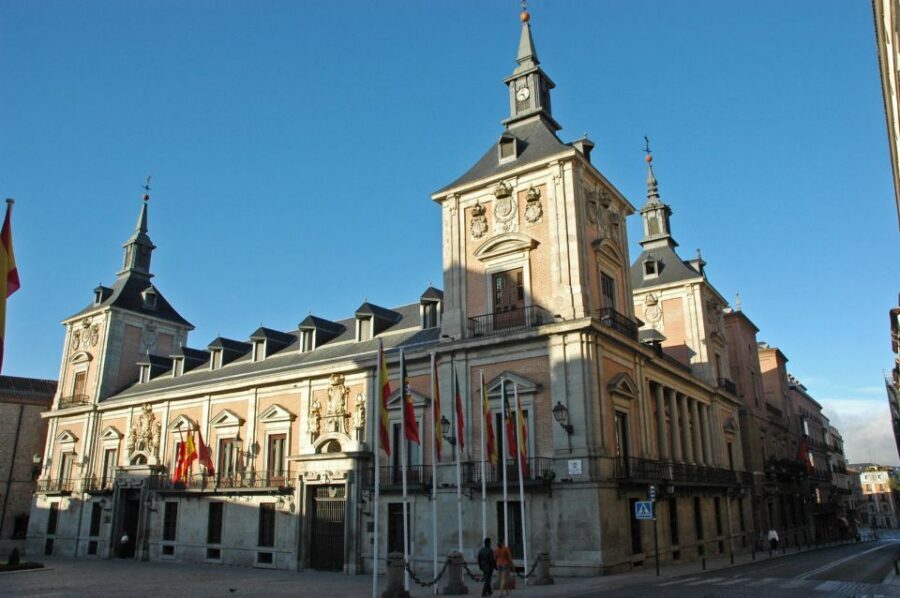 Madrid: 1.5-Hour City Highlights Guided Walking Tour - Where the tour starts: Monumento a San Pedro by the Royal Palace