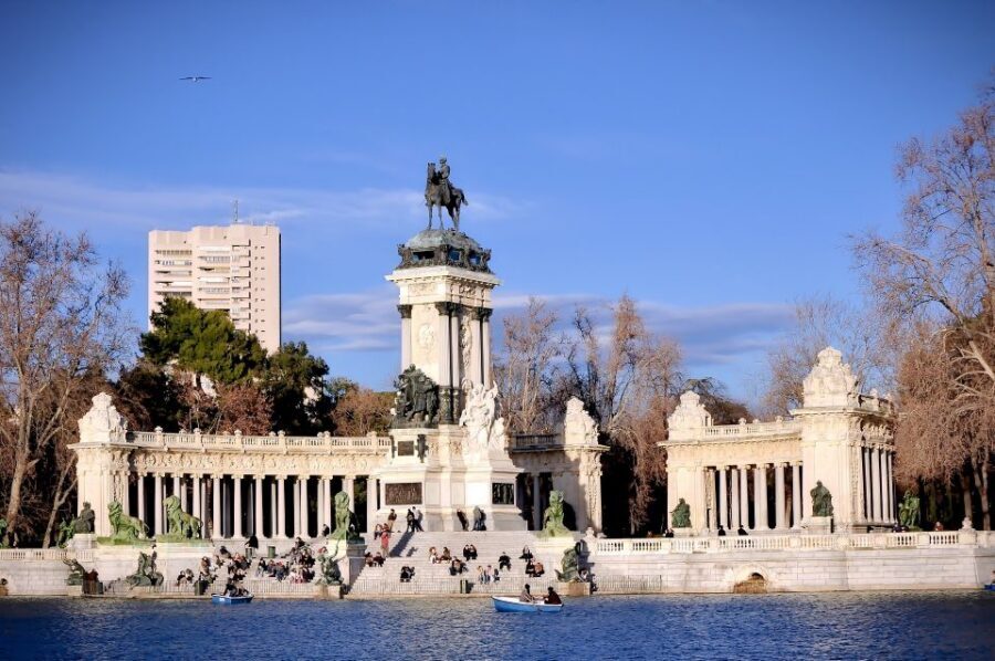 Madrid: 1.5-Hour Retiro Park Guided Walking Tour - A short Retiro Park walk that actually makes sense