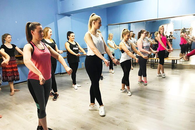 Madrid: 1-Hour Flamenco Class Experience - What You Learn in 60 Minutes: Rhythm, Clapping, Footwork, and a Short Routine
