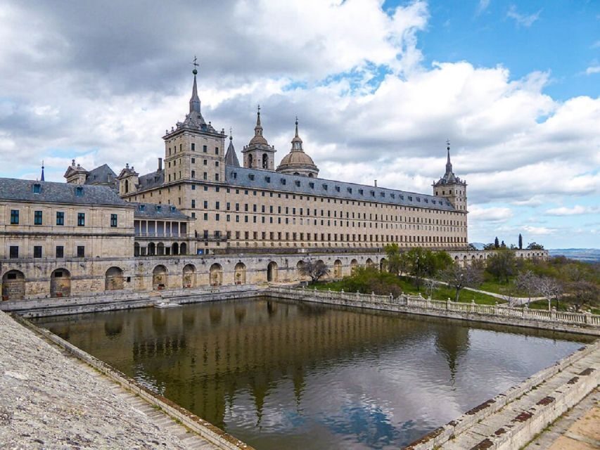 Madrid: 2-Hour City Highlights Guided Walking Tour - Plaza de Santa Ana and Puerta del Sol: the heartbeats of the center