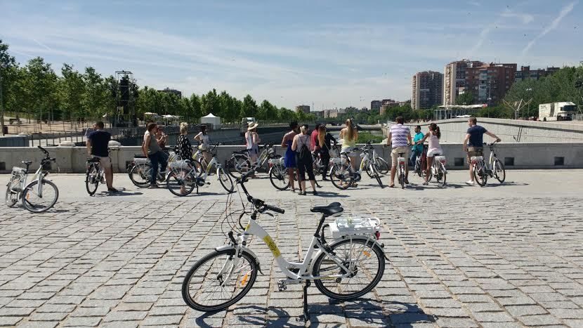 Madrid: 3-Hour Sightseeing Tour by Electric Bike - Why an electric bike tour works so well in central Madrid