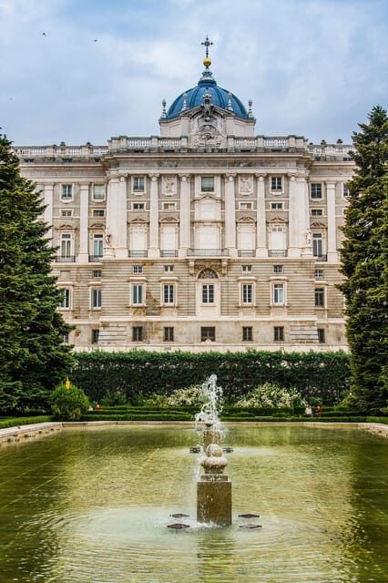 Madrid: Afternoon Royal Palace and Almudena Cathedral Tour - The walk between landmarks: how the route helps you avoid wasted time