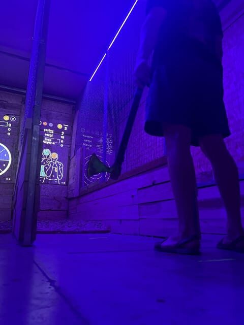 Madrid Atocha : Interactive Axe Throwing 1h - Interactive targets and game modes for teams or competition