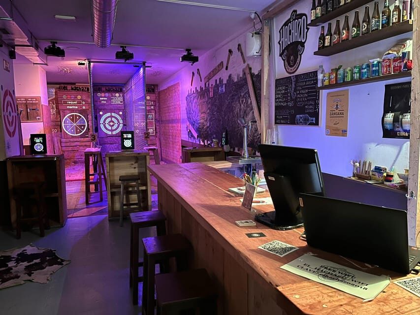 Madrid Atocha : Interactive Axe Throwing 1h - Price and value in Madrid: is $21 per person worth it?