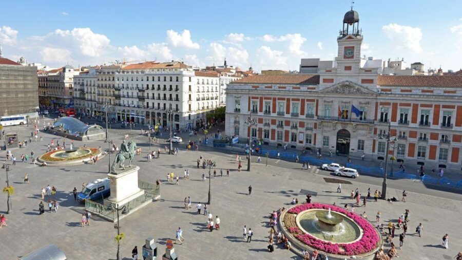 Madrid Audioguide - TravelMate app for your smartphone - Royal and classic Madrid: Almudena, Royal Palace, plazas, and big-picture viewpoints