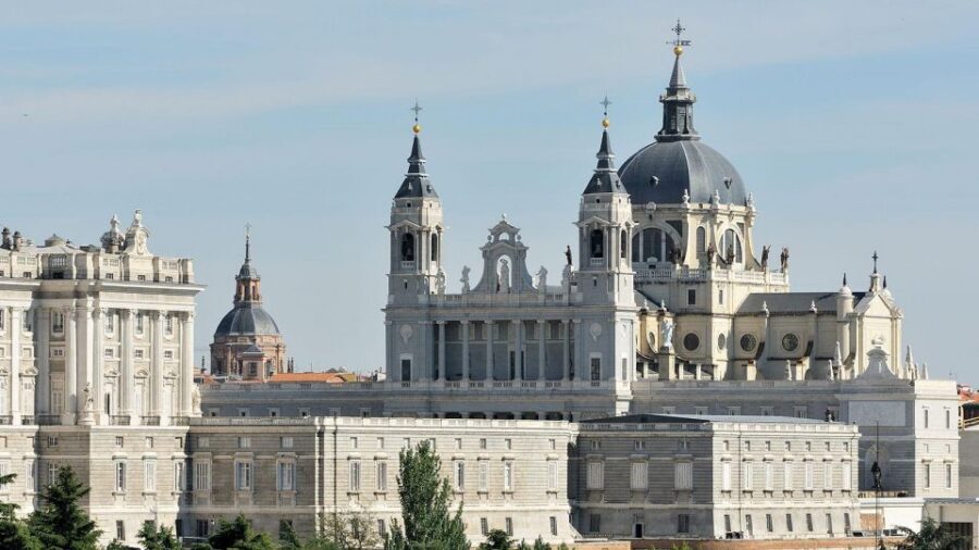 Madrid Audioguide - TravelMate app for your smartphone - Retiro, Atocha, and modern Madrid: parks, transit, and Bernabéu energy