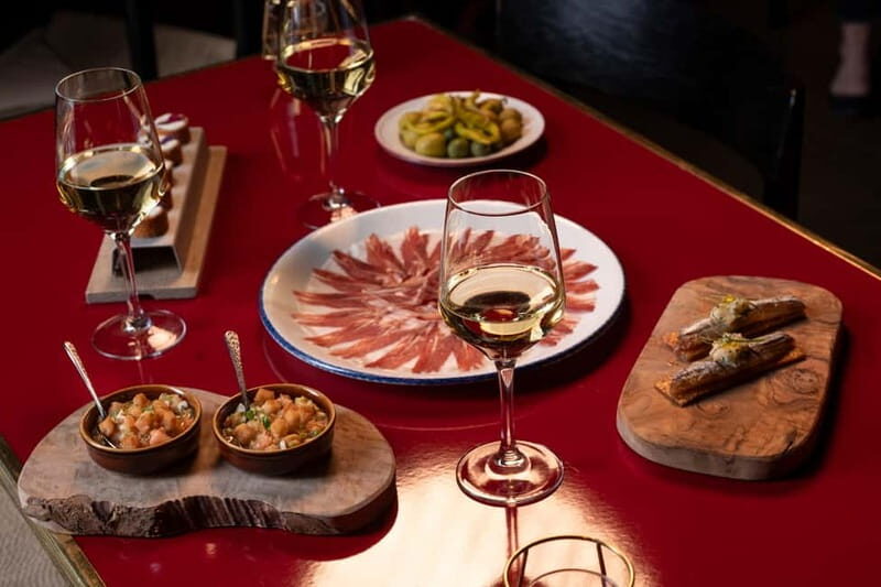Madrid: Authentic Flamenco at Flamenco de Leones with drink - The evening flow: drink, tapas, or dinner before the main show