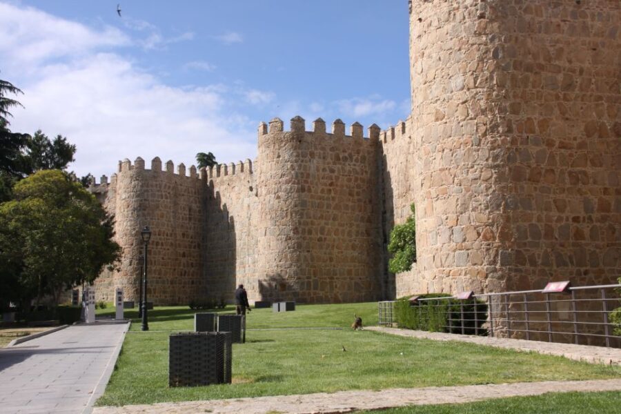 Madrid: Avila and Segovia Day Trip with Tickets to Monuments - Meeting Point And Bus Ride: How Comfort Buys You More Sights