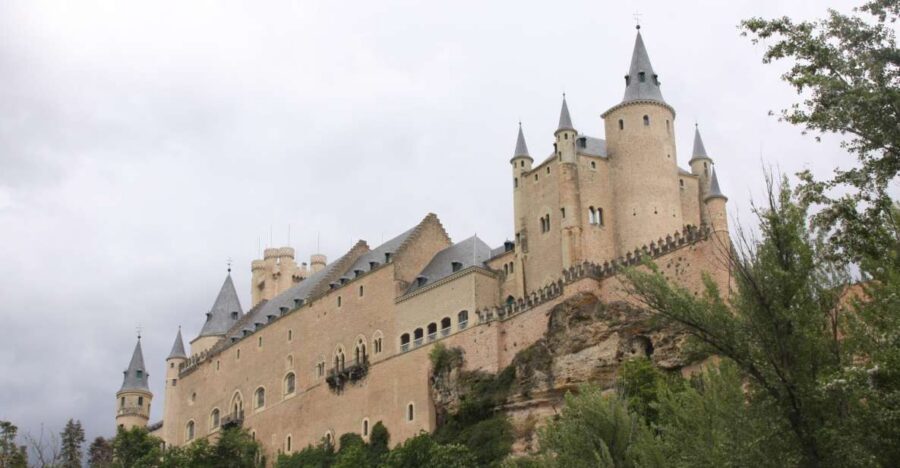 Madrid: Avila and Segovia Day Trip with Tickets to Monuments - Avila’s Walled Perimeter: The Start That Makes You Look Twice