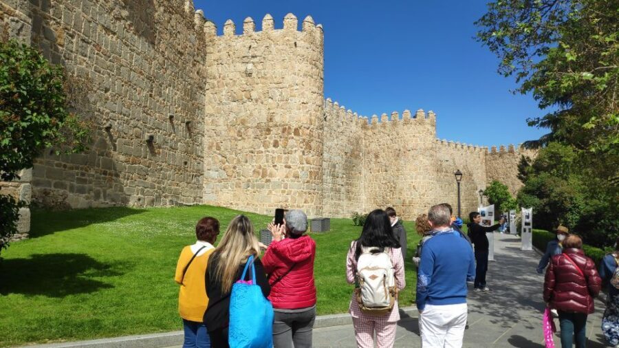 Madrid: Avila and Segovia Day Trip with Tickets to Monuments - Avila Break Time With Drinks: Plan Lunch Like a Smart Adult