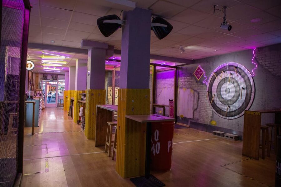 Madrid: Axe Throwing Challenge - Shared targets and the social side: you’ll likely end up chatting