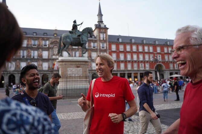 Madrid by Night: Tapas Crawl, Local Drinks & Hidden Gems - Stop 4: Plaza Mayor bocadillo de calamares and 1860 croquettes
