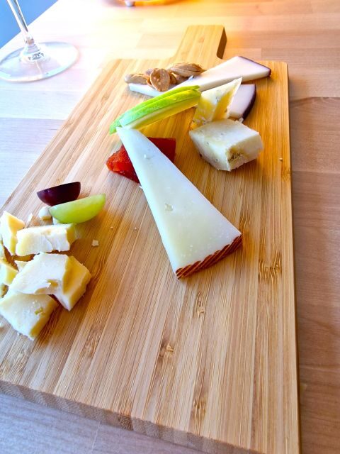 Madrid: cheese tasting with wine pairing. - What the 1–2 Hour Flow Feels Like