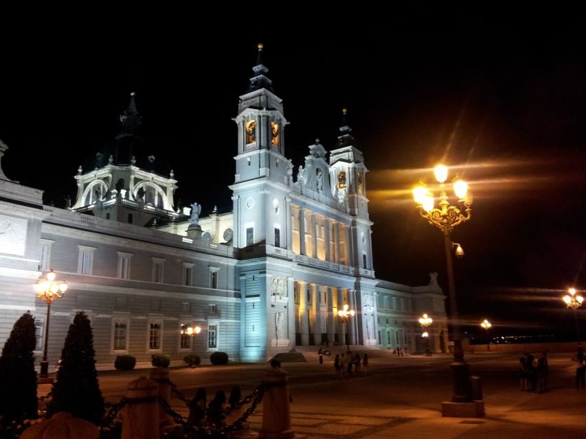 Madrid: Customized Night Tour with a Private Guide - Tapa and a Drink: A Night Ending That Feels Right
