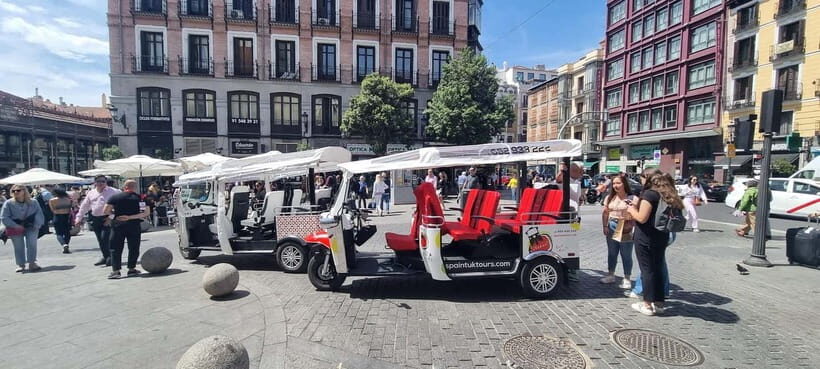Madrid: Discover the Magic of This City by Tuk Tuk - Retiro Park reset: lakes, gardens, Crystal Palace, and Rose Garden views