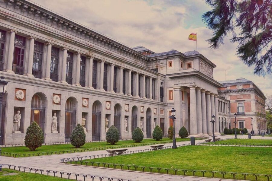 Madrid: El Prado Museum and the Royal Palace Guided Tour - The city-walk between Prado and palace: Neptune, Congress, Sol